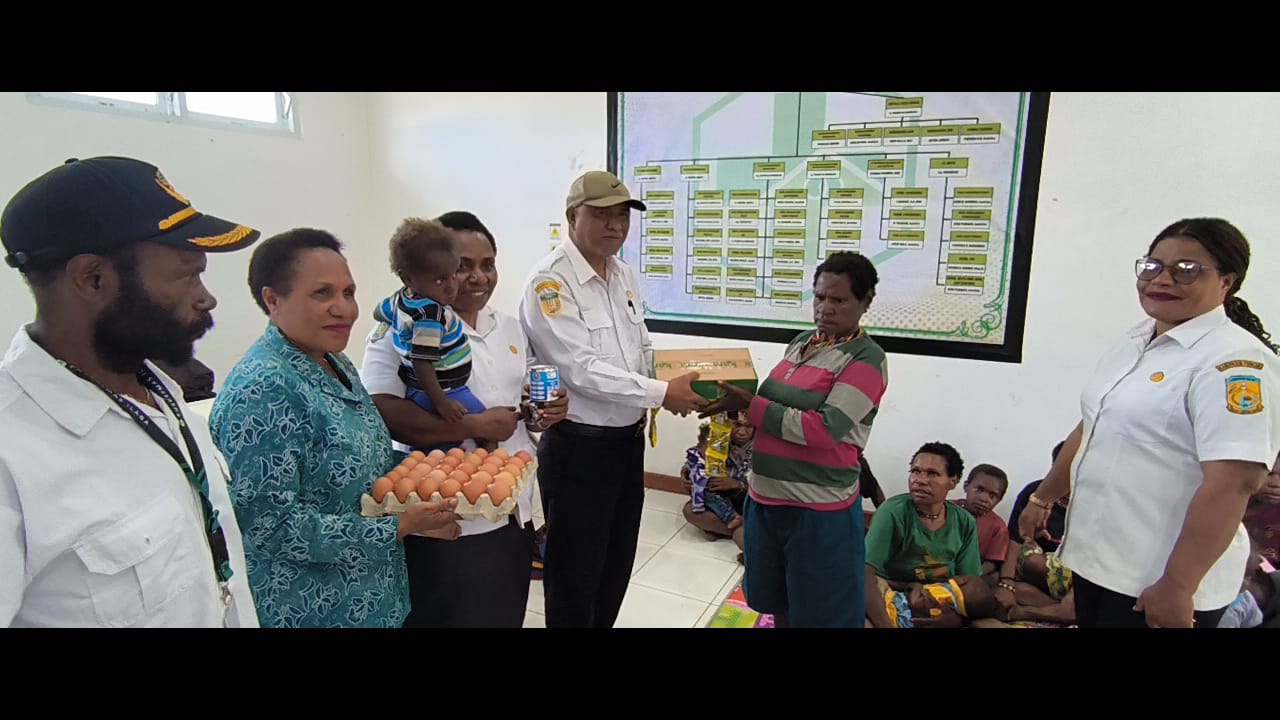 Tekan kasus Stunting, DP3AKB Kabupaten Puncak gelar pemeriksaan dan pemberian makanan tambahan buat bayi